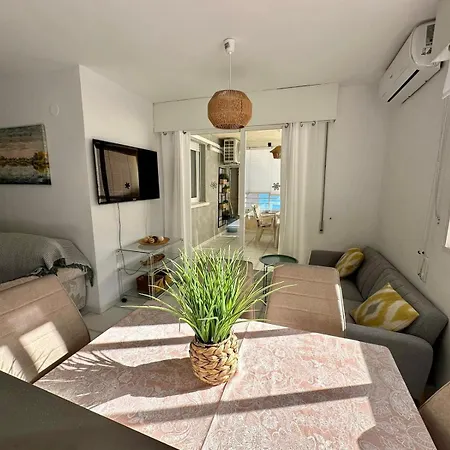 Modern On The With Pool Calpe